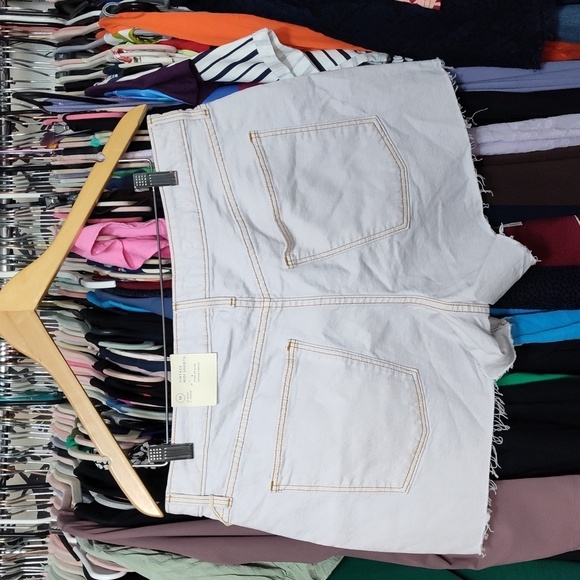 NWT Universal Thread High Rise Vintage Midi Short - Picture 6 of 10